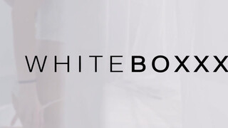 WhiteBoxxx - Renata Fox a méretes seggű orosz lány