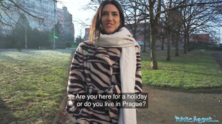 Public Agent - Lena Coxx borotvált picsája megkúrelva