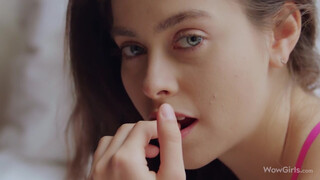 WOWGIRLS - Alissa Foxy a harisnyás fiatal bige