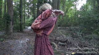 MoxieFilms - Méretes csöcsű hippi picsa