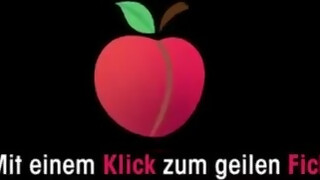 Amatőr tetovált hatalmas keblű tini kiscsaj