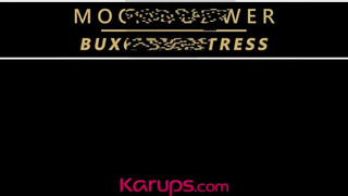 Moon Flower a csöcsös orosz milf