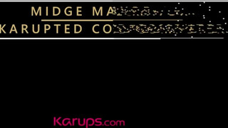 Karups - Midge Mayor a fullos világos szőke érett nő