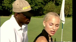 Private Interracial - Sylvia Sun a golfpályán megdöngetve
