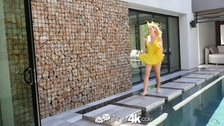 Tiny4k - Raylin Ann a pokémon cosplayes lány