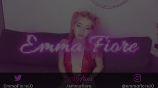 Emma Fiore mobilon néz pornót