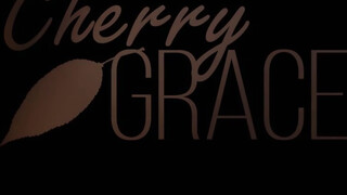 Cherry Grace a kerek seggű spiné
