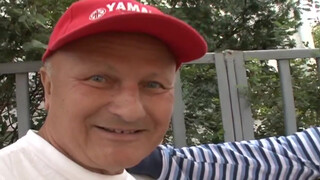 Gyuribácsi és a haverja kúrják a bigét