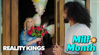 REALITY KINGS - Jenna Starr a hatalmas seggű anyuci