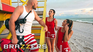 BRAZZERS - MacKenzie Mace és Kylie Rocket a bombázó vízimentő csajok
