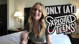 Jessa Rhodes közösül és lenyeli a spermát az legelső jelenetében