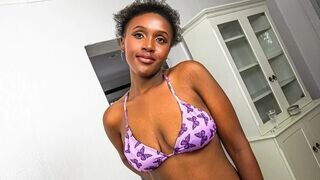 Afrikai casting forgatás - édes afro bikini kurva durva fehér farkat akar