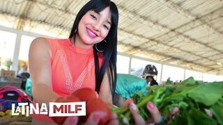 Sofia Galindo forró spanyol seggét alaposan megdugják lucskos muffban
